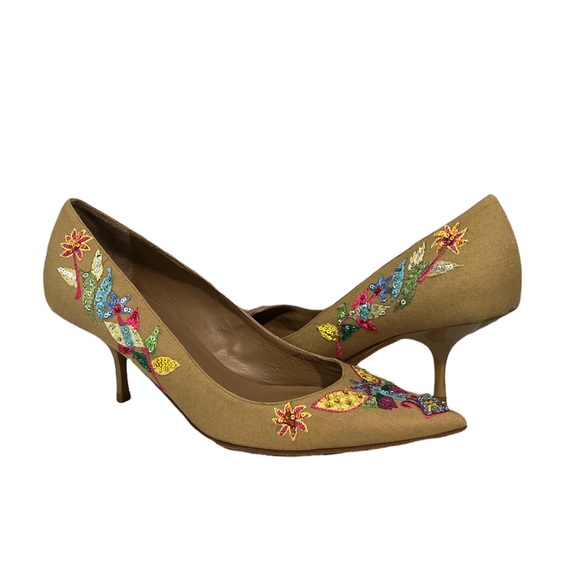New DKNY Embroidered Heels - Picture 2 of 11